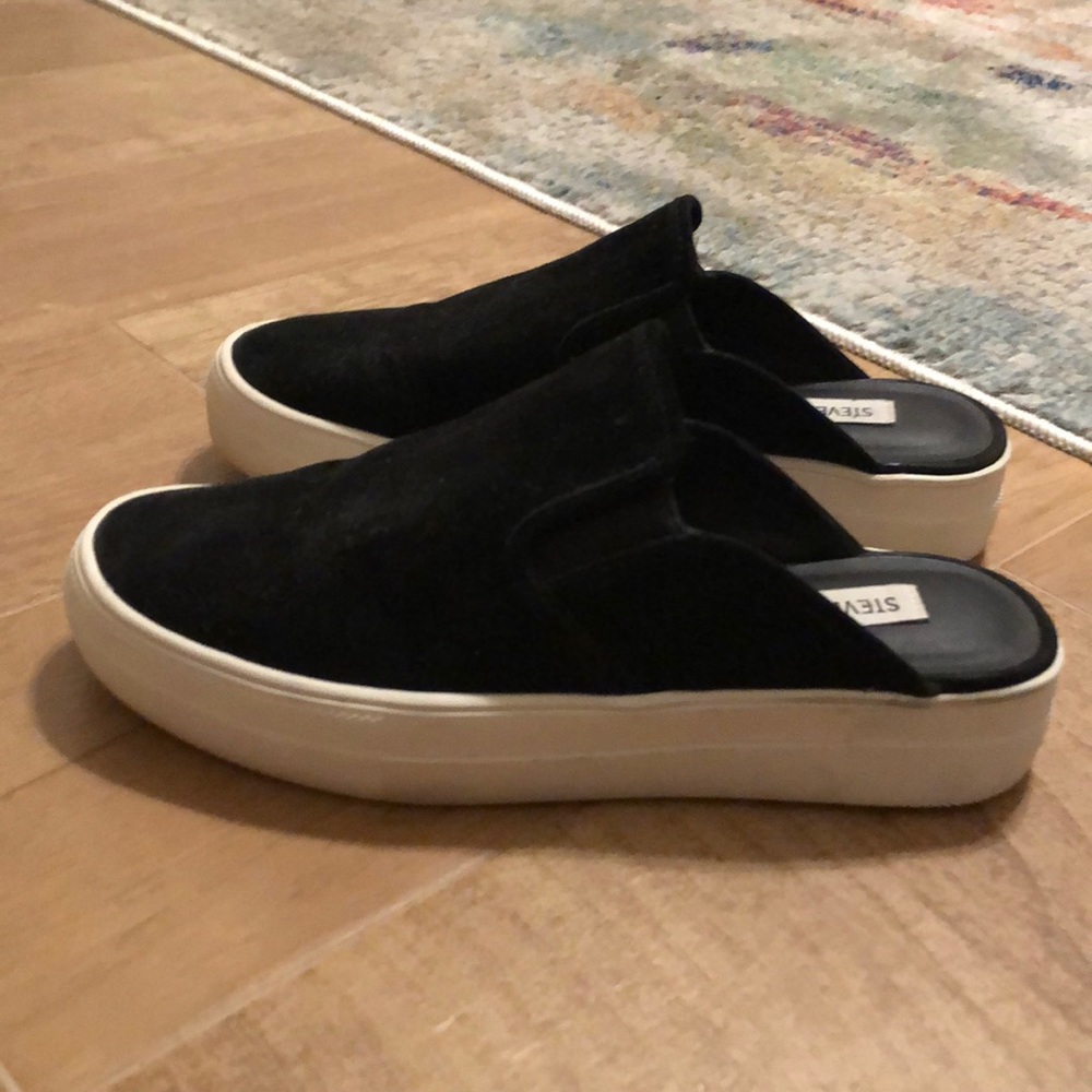 Sneaker mules